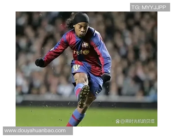 日本足球明星穿着扁平足球鞋展现独特个人风采和球场魅力 日本足球明星穿着扁平足球鞋展现独特个人风采和球场魅力