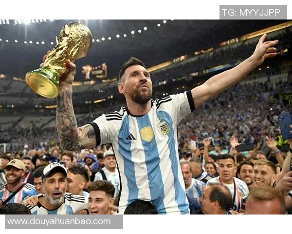 足球历史中的传奇与巨星:从贝利到梅西的辉煌足迹与时代变迁 足球历史中的传奇与巨星:从贝利到梅西的辉煌足迹与时代变迁